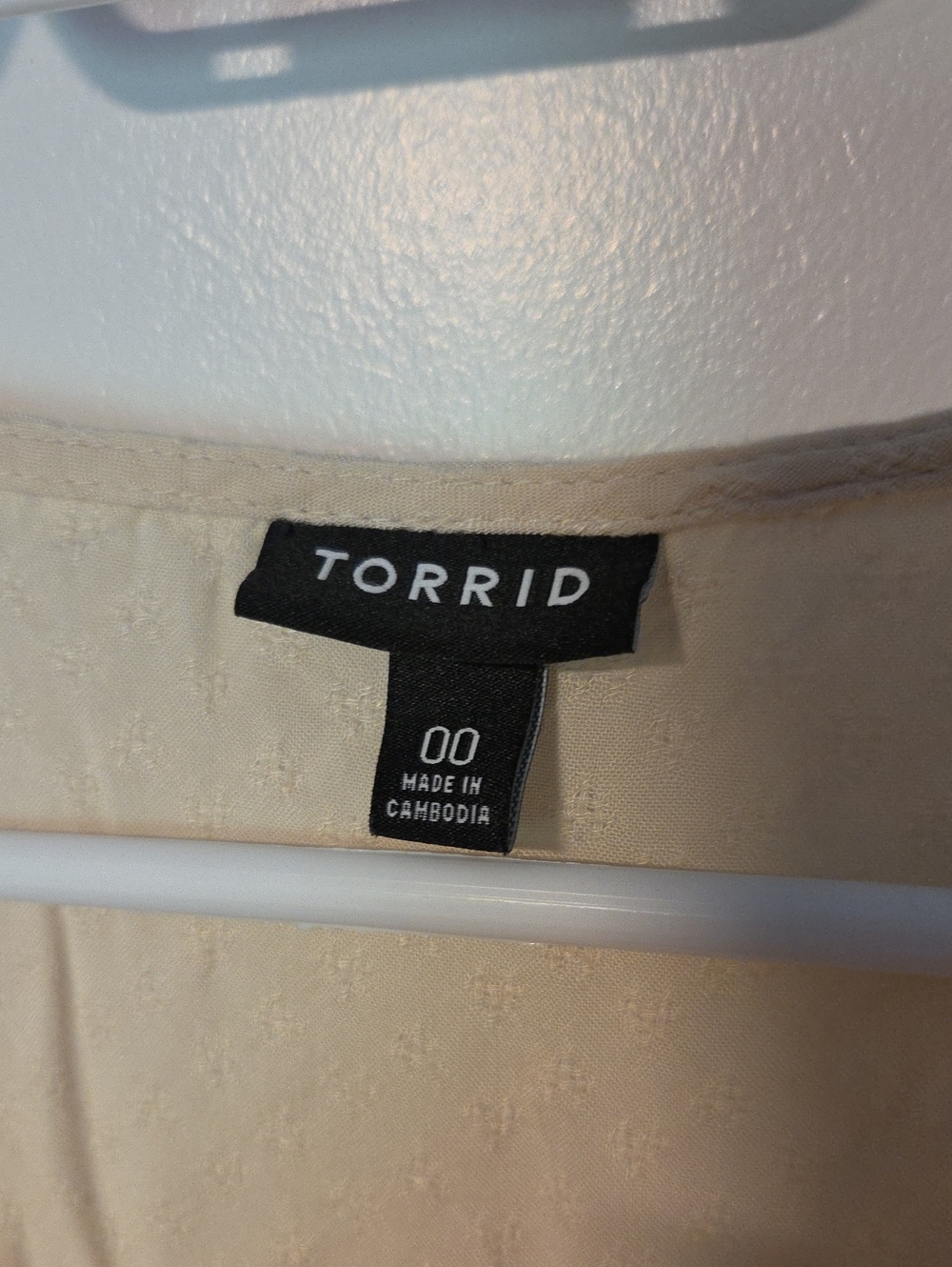 Torrid Ivory Ruffle Blouse 00 - Picture 2 of 3